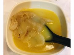 浓厚原只鸡煲花胶汤-鲜入围煮花胶鸡海鲜火锅