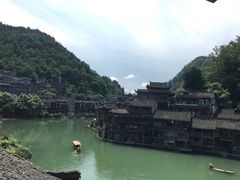 -临江餐馆二楼美食部落