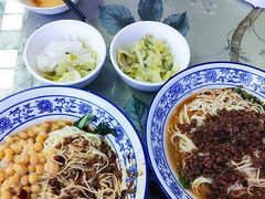 -渝之汇牛肉豌杂面
