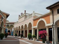 -佛罗伦萨小镇广佛名品奥特莱斯(疏港路店)