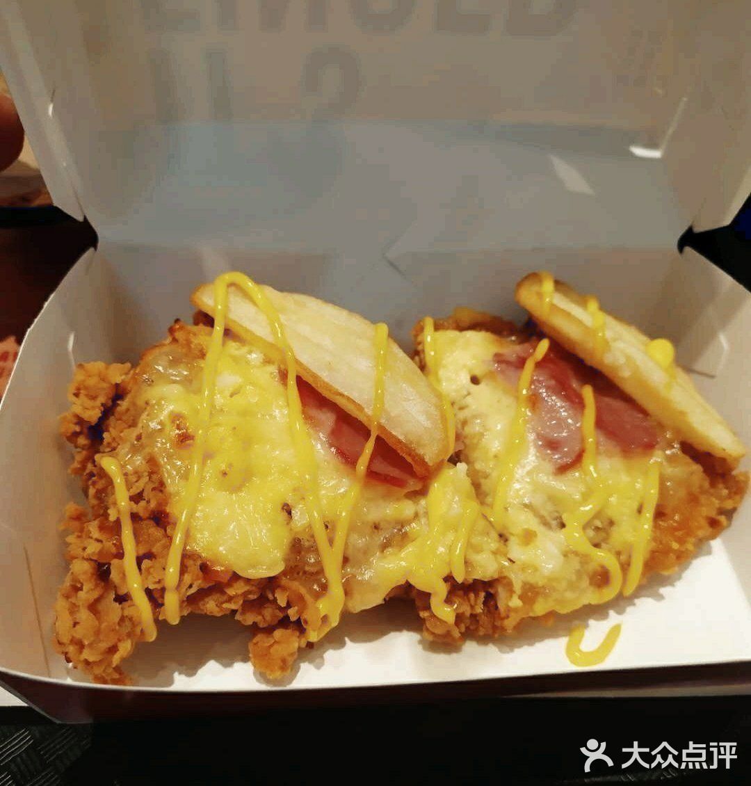 芝士香味浓郁，厚厚的鸡腿排饱腹感杠杠的