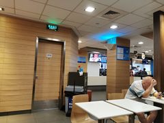 大堂-麦当劳(乳山路店)