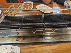 -哈尔滨小酒馆·鲜肉现穿自助烧烤(康新花园店)