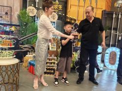 点击看大图 -中茵皇冠假日酒店·宴会厅
