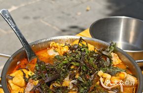 Guangxi Duck Feet Stew