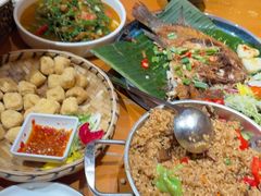 -老滇山寨•云南特色菜•地方菜•民族风情歌舞表演(金碧店)