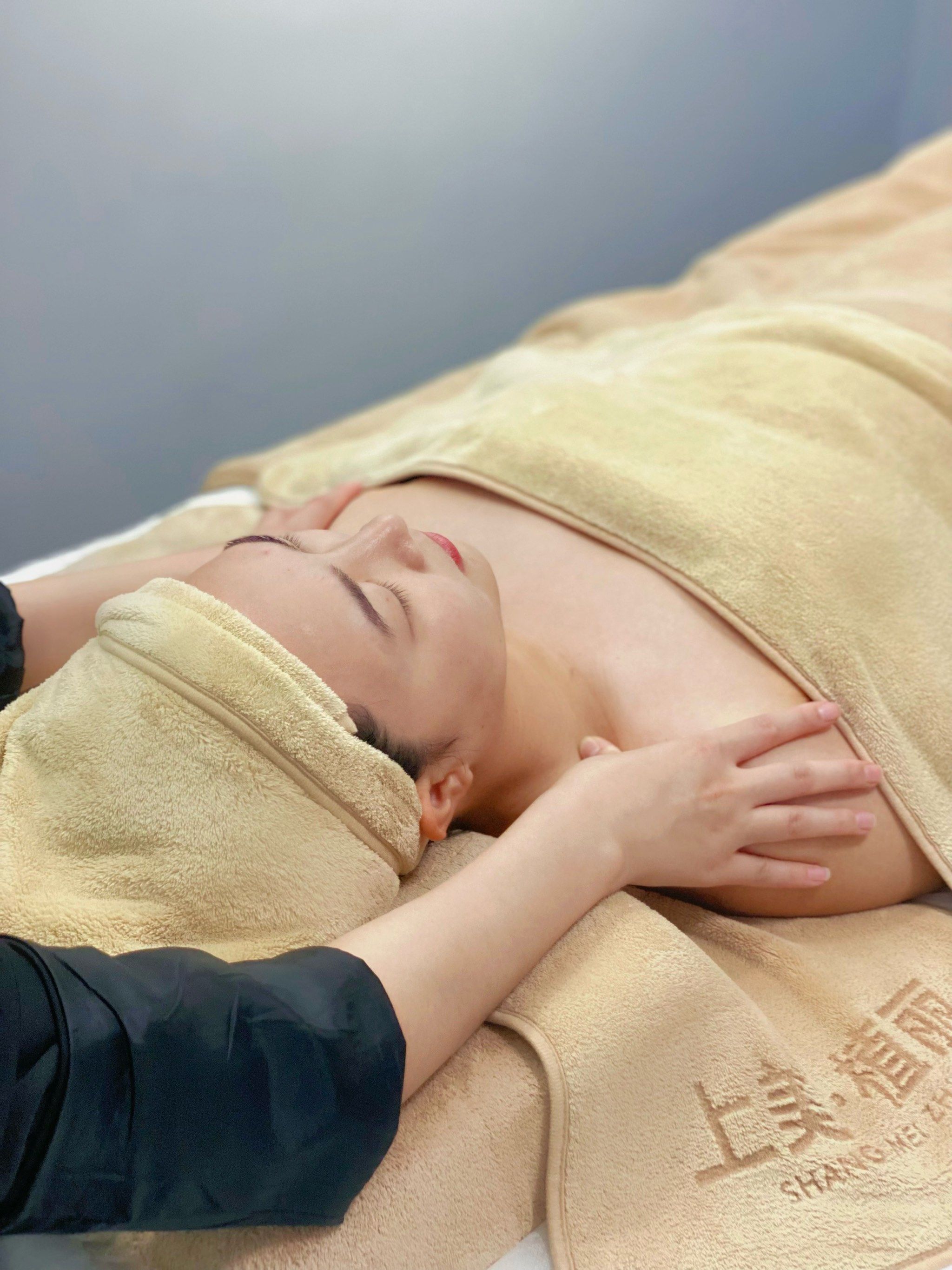 终于找到一家肩颈按摩到位的美容院了!