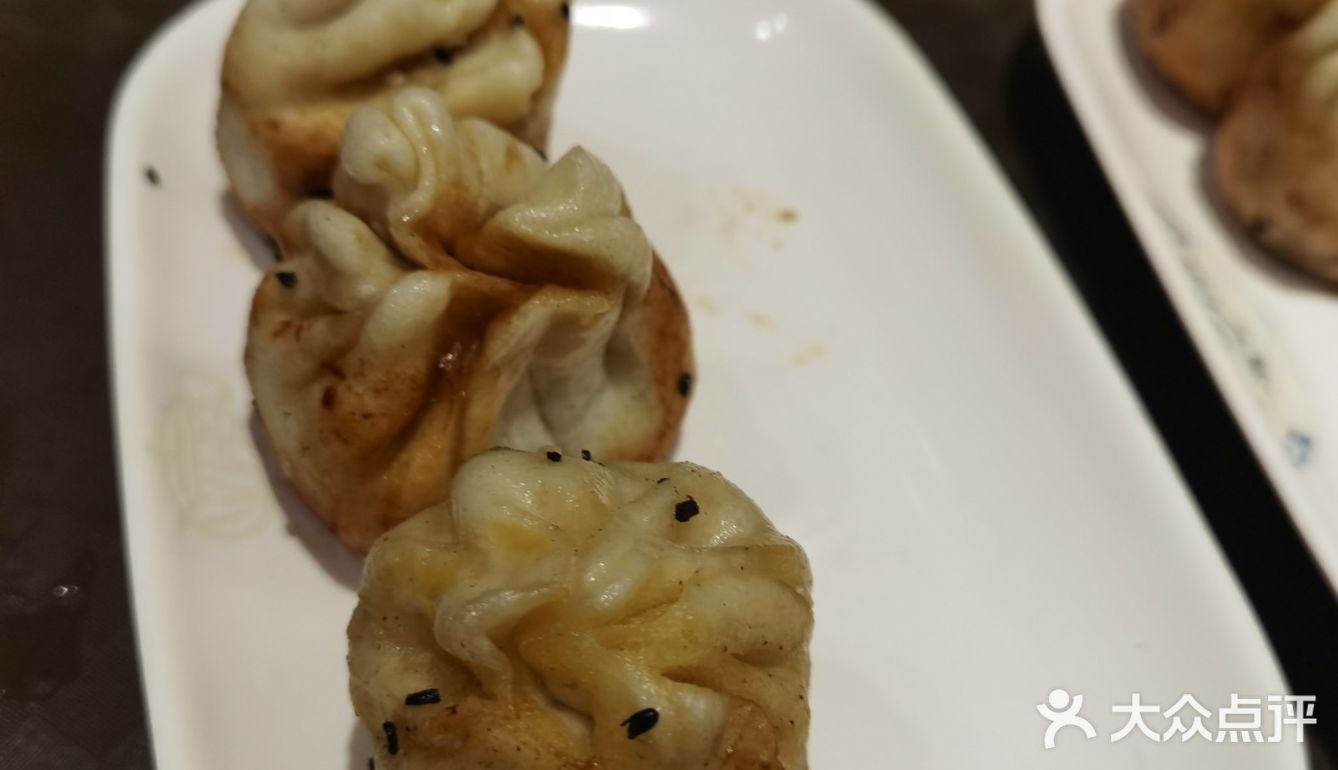 鱼丸很好吃。连千张包的馅料都那么瓷实。还真是老店