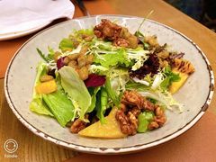 烤菠萝色拉-Golden Lily河内巴黎法越料理餐厅(建国西路店)