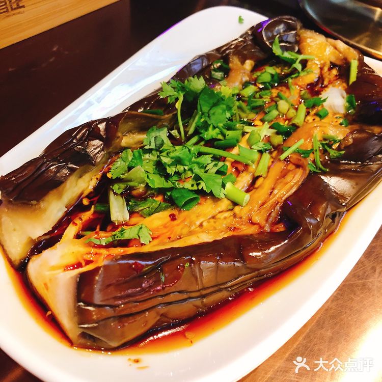 大口吃肉，竹签烧烤，怀抱火炉吹空调，这就是夏天的味道！