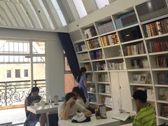 -钟书阁(松江泰晤士小镇店)