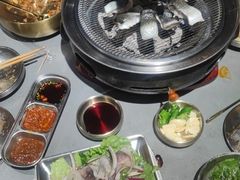 -围炉肉舍•炭烤活鳗•丹东海鲜烤肉(步行街店)