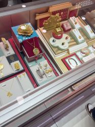 -六福珠寶(百联南方购物中心店)