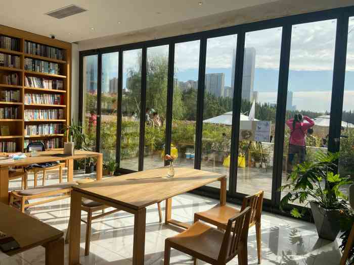 艾溪湖美书馆-"艾溪湖美书馆～坐落于艾溪湖三号门里面～.