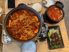 辣牛肉汤-吴草鸡爪오초닭발韩食堂(融恒盈嘉中心店)