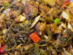 闯关东铁锅炒笨鸡-闯关东东北农家菜(崂山石老人店)