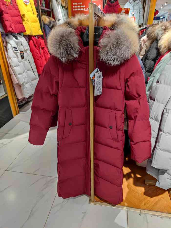 西单商场(西单北大街店)-"一看就是老商场,门口到处都是摊,我讨厌这.