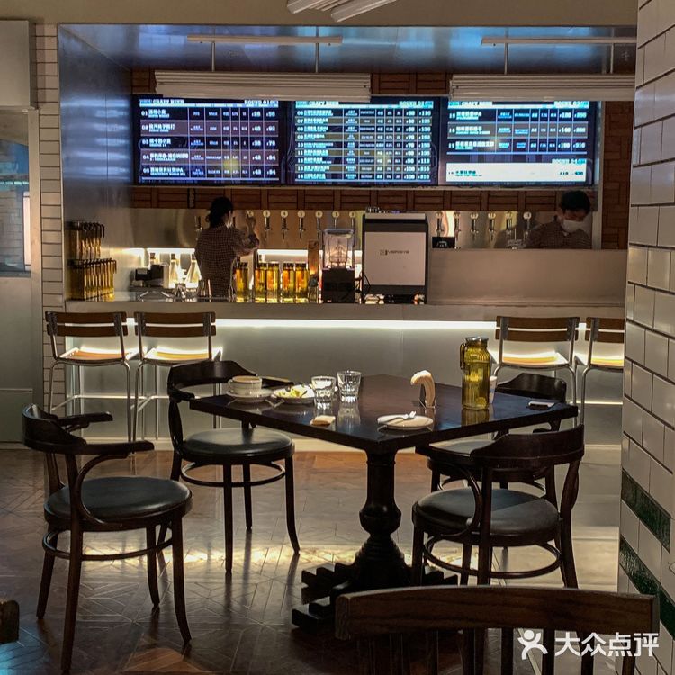 在郑州！坐1h火车来！就为边看乐队边吃碳烤