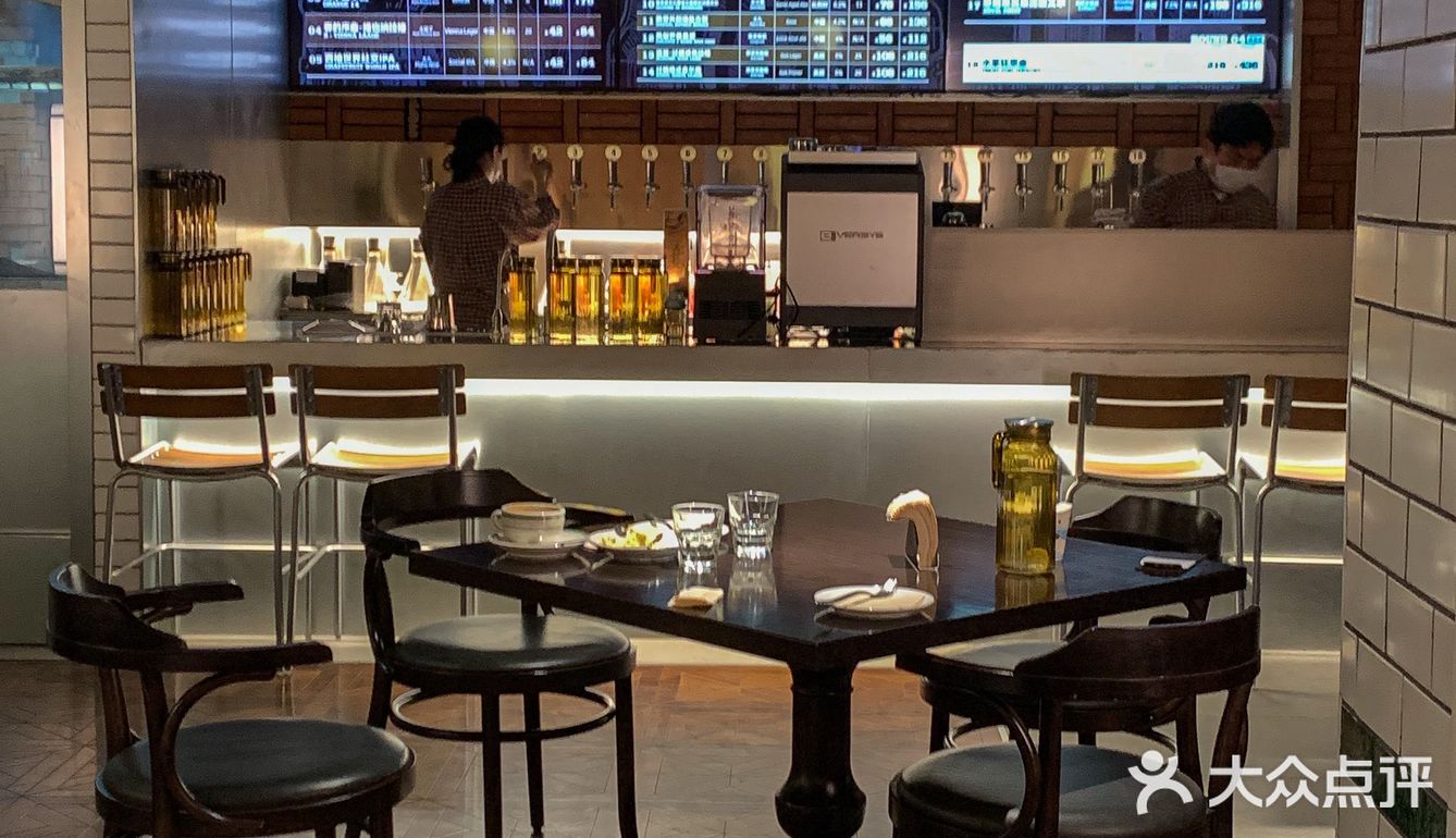 在郑州！坐1h火车来！就为边看乐队边吃碳烤