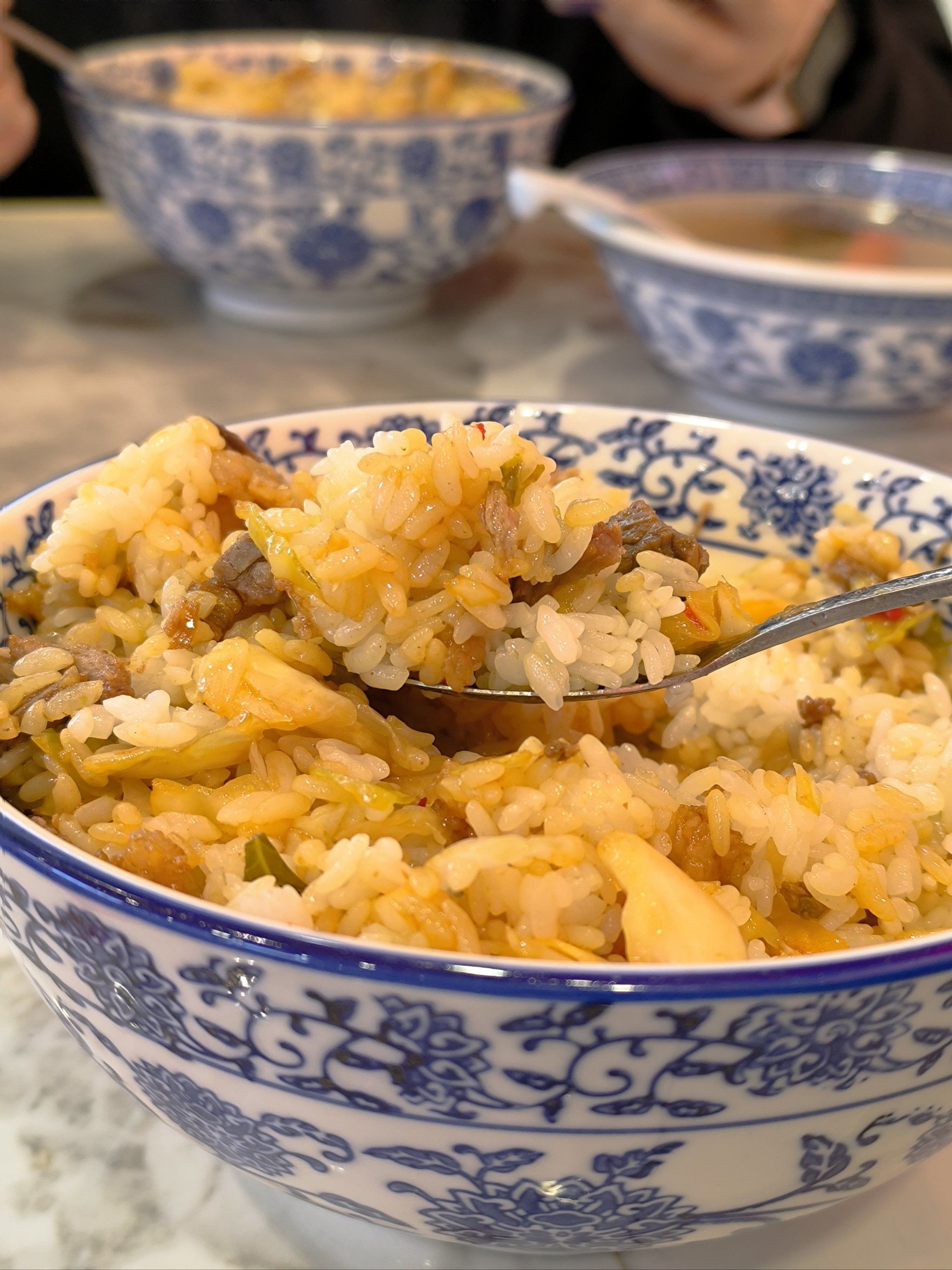 大陈非遗牛油拌饭??\\n\\n?牛油拌饭\\n端上来一大碗白米饭
