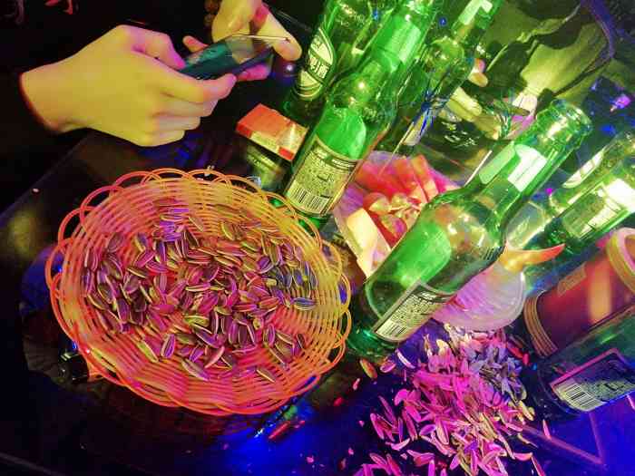 伯爵菲纳酒吧-"迟来的评价!位置:让胡路香港街,反正去.