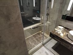 -上海虹桥西郊假日酒店