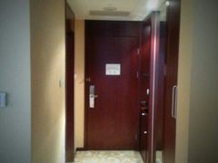衣帽间和入房门-北京兴基铂尔曼饭店