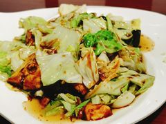 木耳白菜爆豆腐-恩宏德餐馆(平山道店)