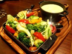 -恰餐厅及酒吧 CHAR Bar & Grill (北京丽都皇冠假日店)