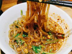 万记特色酸辣粉-万记麻辣烫国展总店