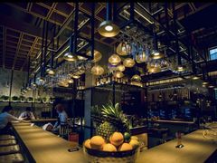-FOUR PLAY BAR