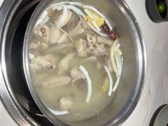 -喃喃椰·糟粕醋·椰子鸡火锅(七堡花园店)