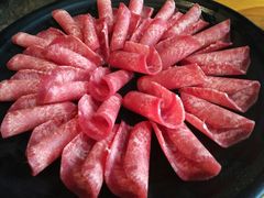 玫瑰牛舌-唯成•韩国炭火烤肉 유성고기