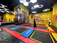 -爱蹦iBOON蹦床运动馆(江汉店)