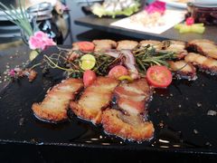 脆皮烤藏香猪肉-旺拉·江景全牛宴餐厅(新希望立体城购物中心店)