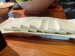 -野山舂·贵州现舂酸汤火锅(鸿通城店)