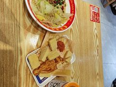 -魔都三兄弟酸辣粉·蘸卤炸串(虹桥万科店)