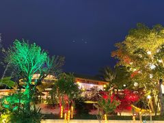 -茅草房·河畔园林火锅