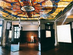 -Nathalie Djurberg与Hans Berg“牛皮纸包裹的月亮”-Prada荣宅当季展览