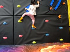 -爱蹦iBOON蹦床运动馆(江汉店)