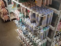 -名创优品(北京新中关购物中心地铁层店)
