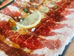 柠檬香草黑椒牛五花-小米烤肉-泥炉炭烤(常营店)