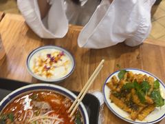 -云阿蛮云南生烫牛肉米线(奉贤路店)