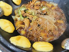 -粘豆包柴火铁锅炖