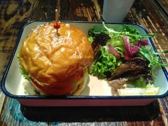 招牌澳洲牛肉汉堡-MIKAKU(万达广场上海宝山店)