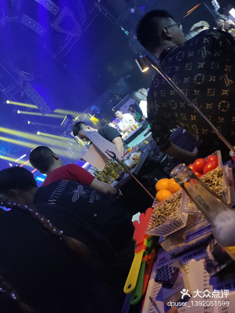 dpuser_1392051599 2021年12月3日 关注 西部酒城人挤人玩的挺销魂