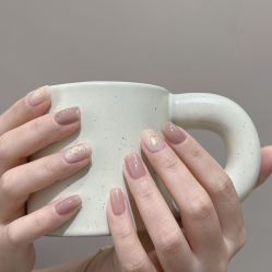 -花岐款式专研健康美甲沙龙