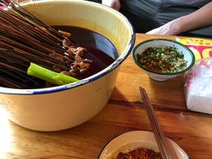 -拈签一笑黄牛肉辣卤串串