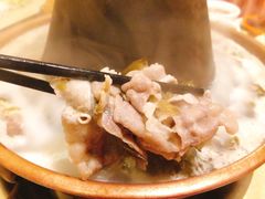 -洞庭洲·防空洞火锅·烧烤·铜锅涮肉(新百广场店)