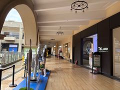 -王府井奥莱临潼小镇(临潼店)